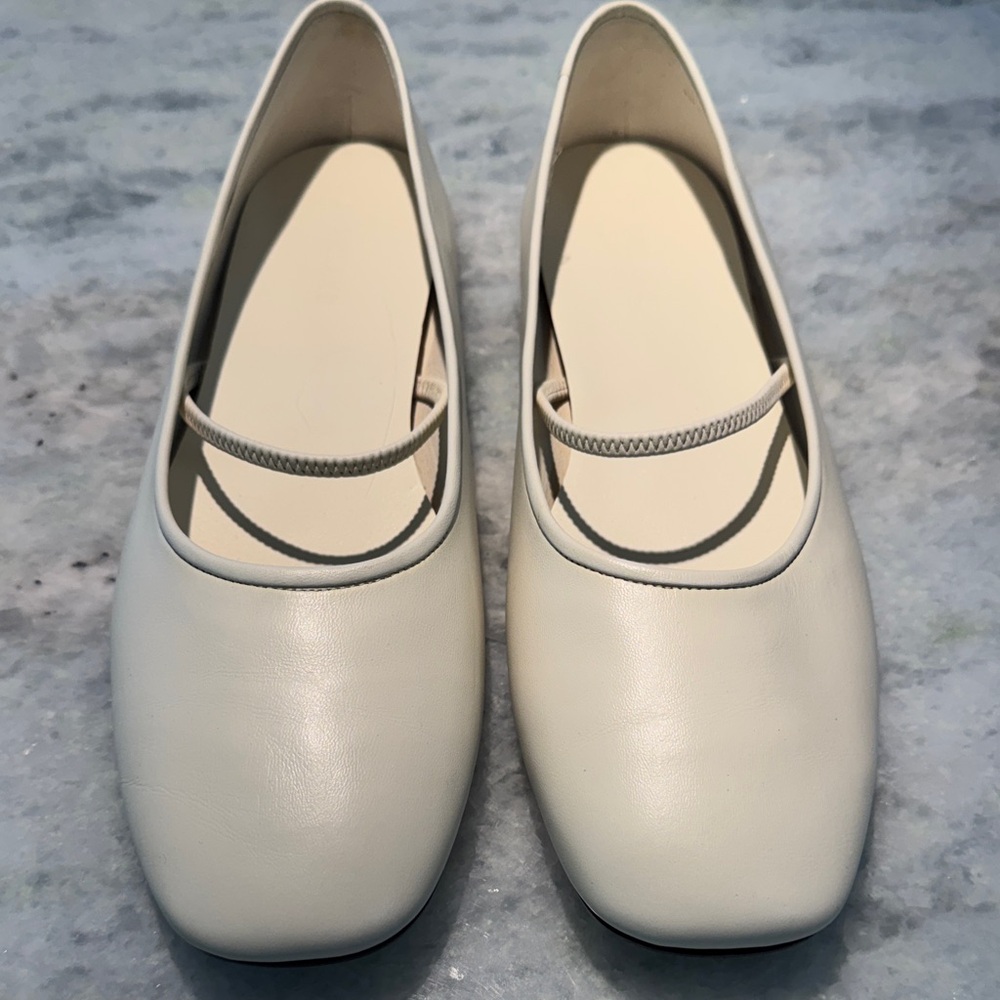 Everlane Women's Cream Ballet Flats with Elastic Strap